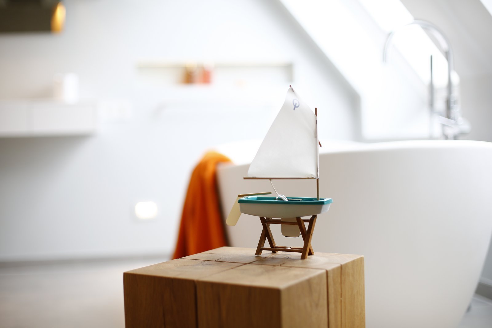 Minimalistický styl koupelny v podkroví