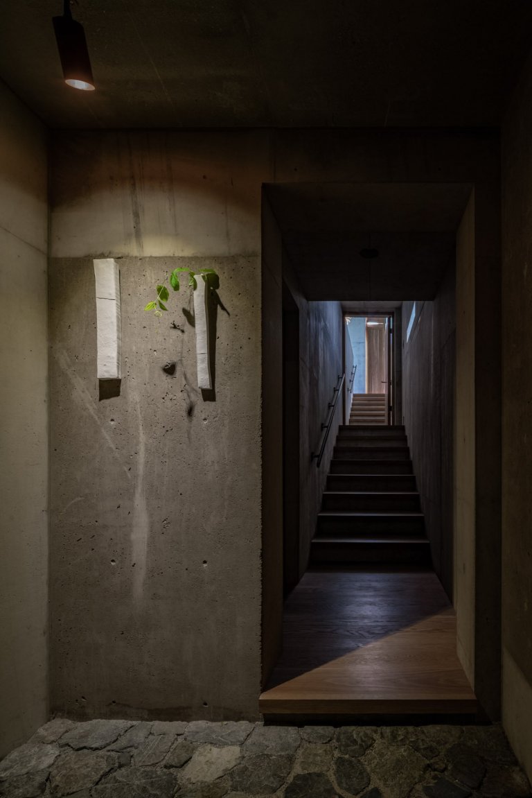 Modernímu domu v Japonsku vládne beton