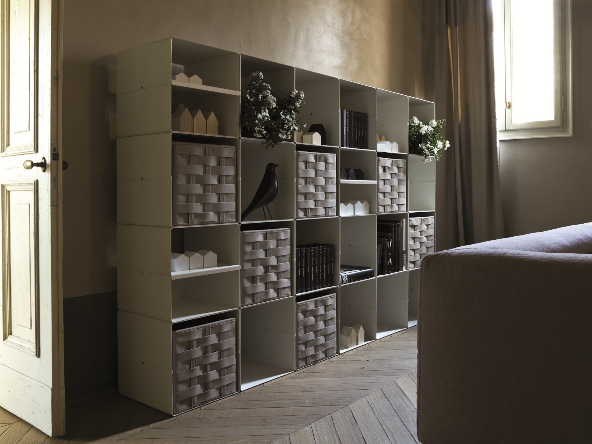 Police na knihy jako výstřelek designérů