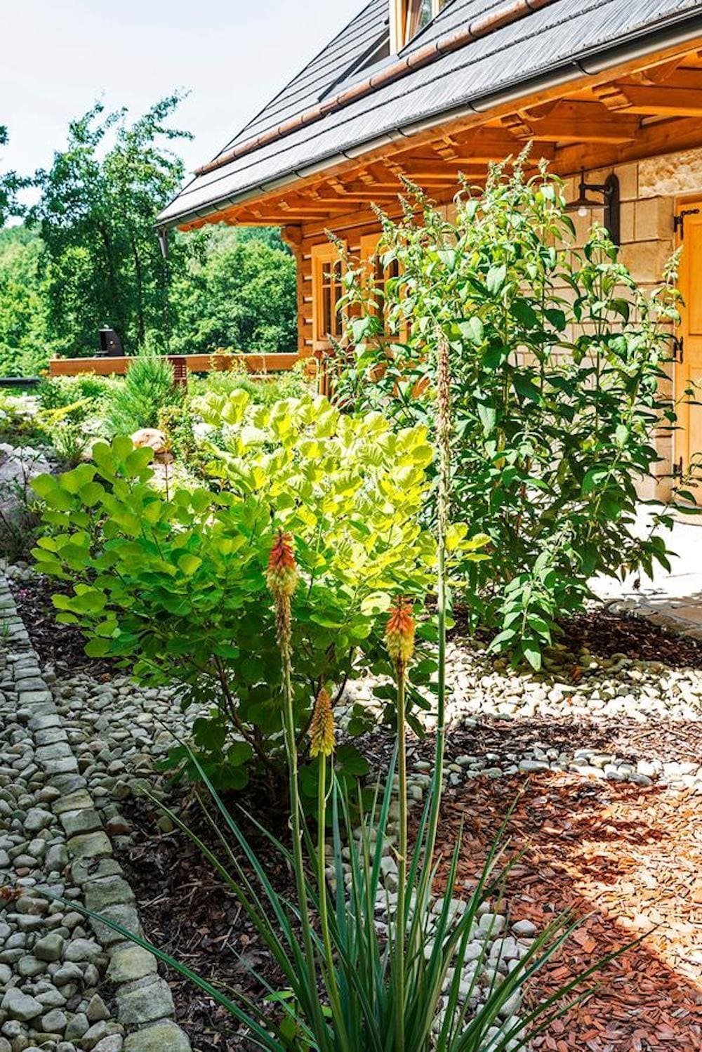 Překrásná roubenka obklopená pastvinami, lesy a rybníky