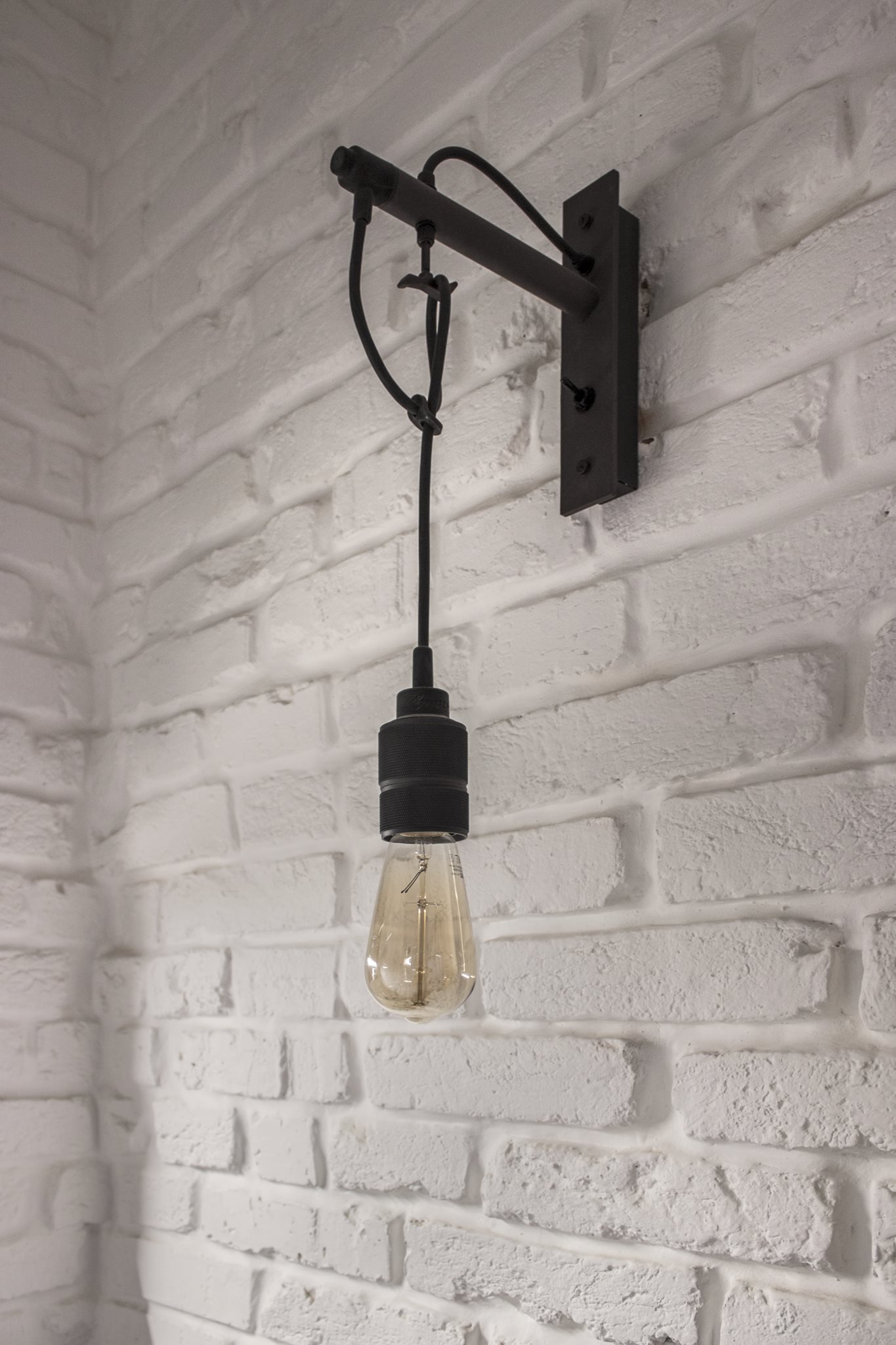 Prvorepublikový byt s ocelí a rezem v hlavní roli