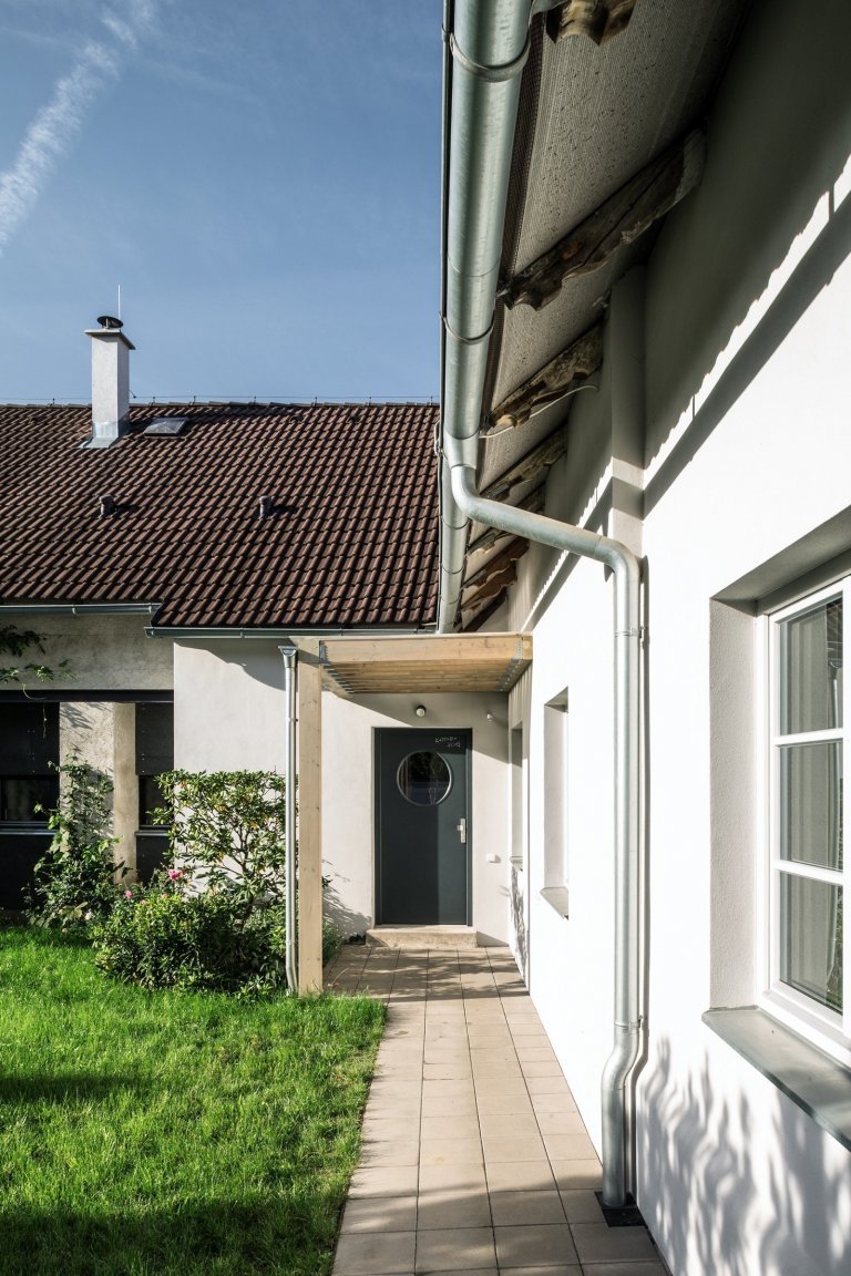 Rekonstrukce stoletého rodinného domu se stodolou