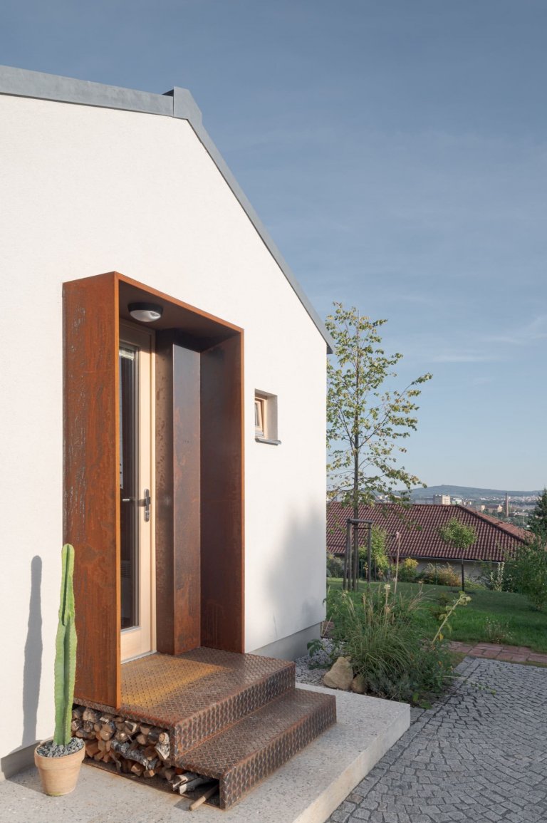 Rekreační domek vdechl zapomenuté zahradě nový život