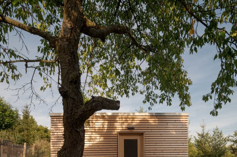 Rekreační domek vdechl zapomenuté zahradě nový život