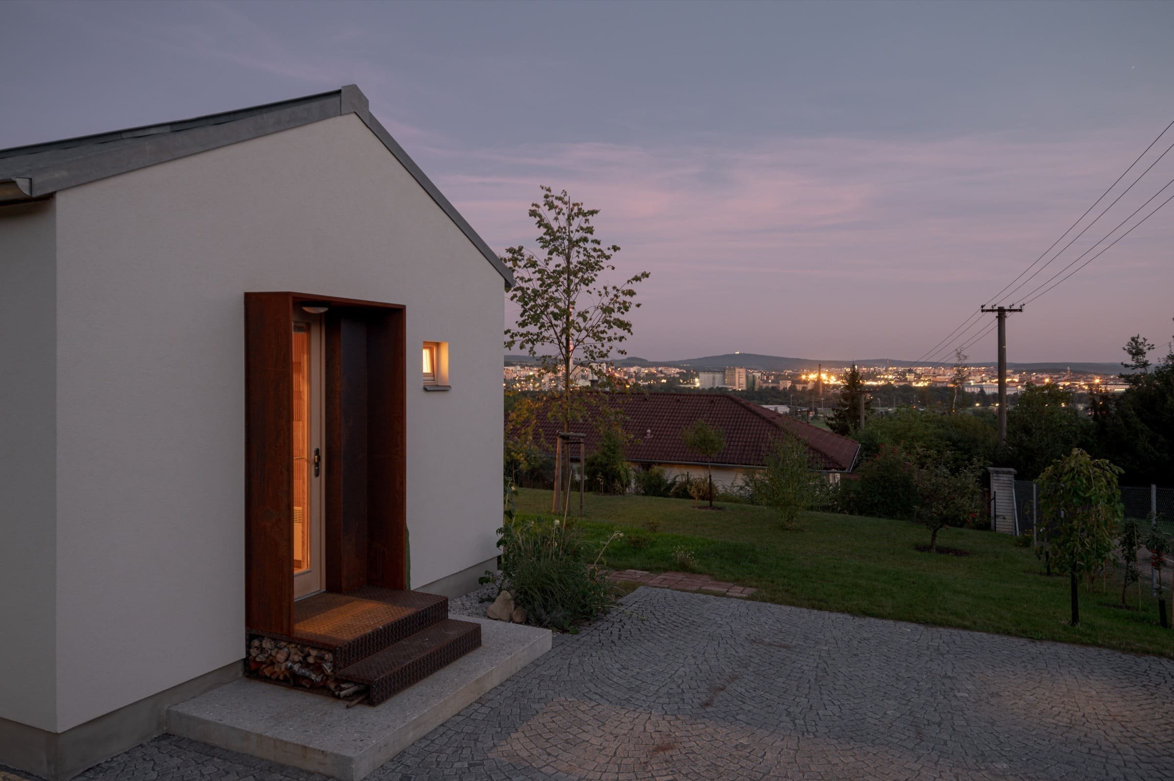 Rekreační domek vdechl zapomenuté zahradě nový život