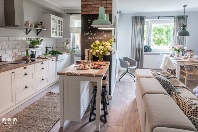 Retro se skandinávskými prvky a růžovými akcenty