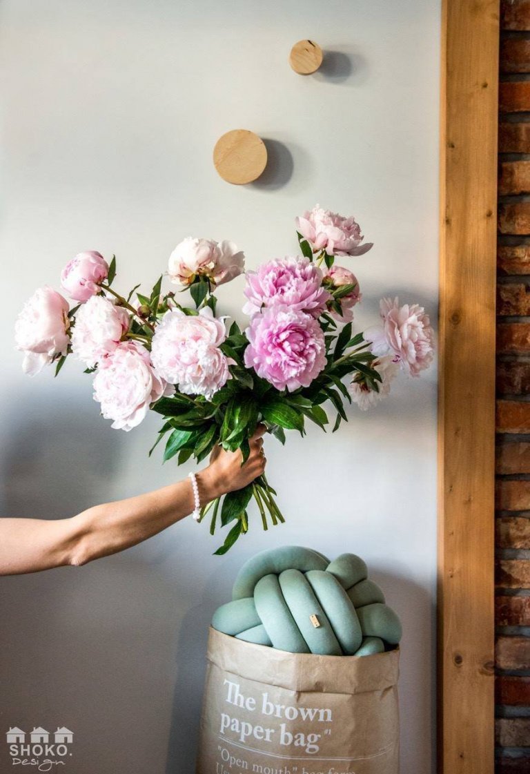 Retro se skandinávskými prvky a růžovými akcenty