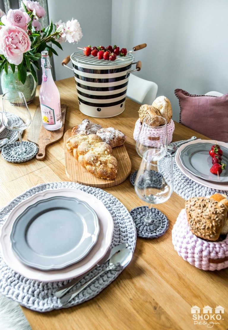 Retro se skandinávskými prvky a růžovými akcenty