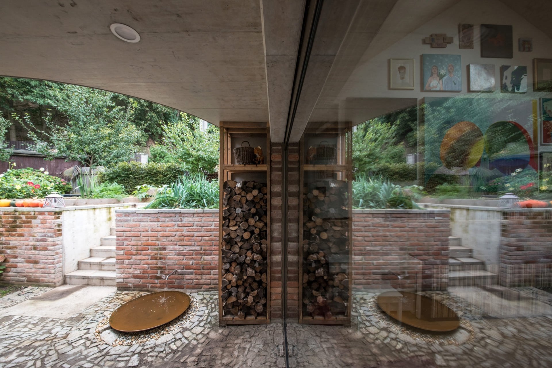 Rodinný dům na dně zavřeného lomu