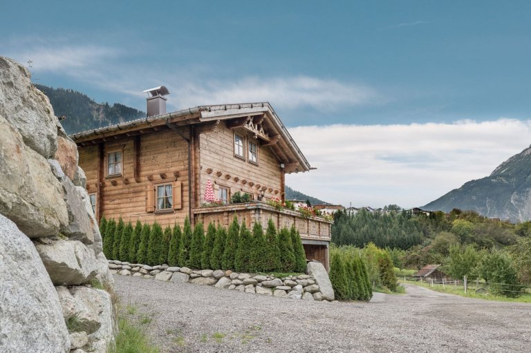 Tradiční alpská roubenka s moderní tváří