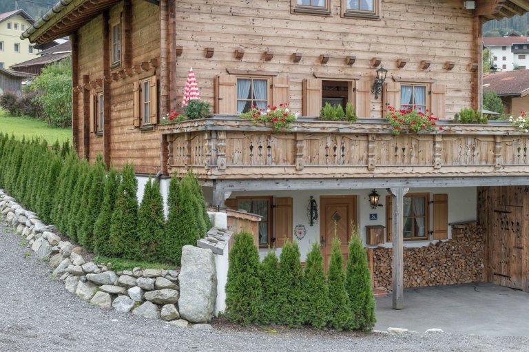 Tradiční alpská roubenka s moderní tváří