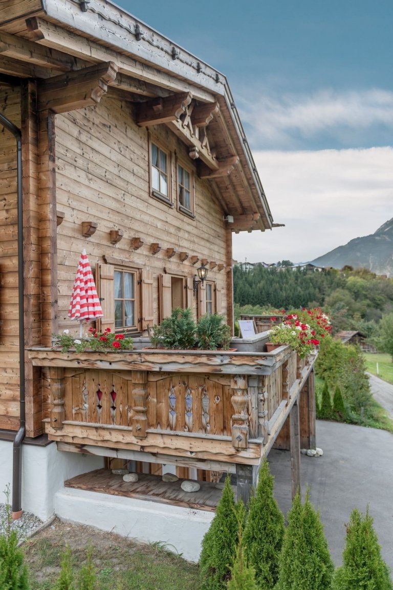 Tradiční alpská roubenka s moderní tváří