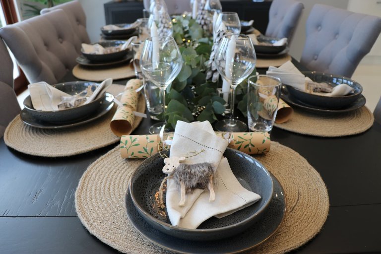 Vánoční prostírání stolu