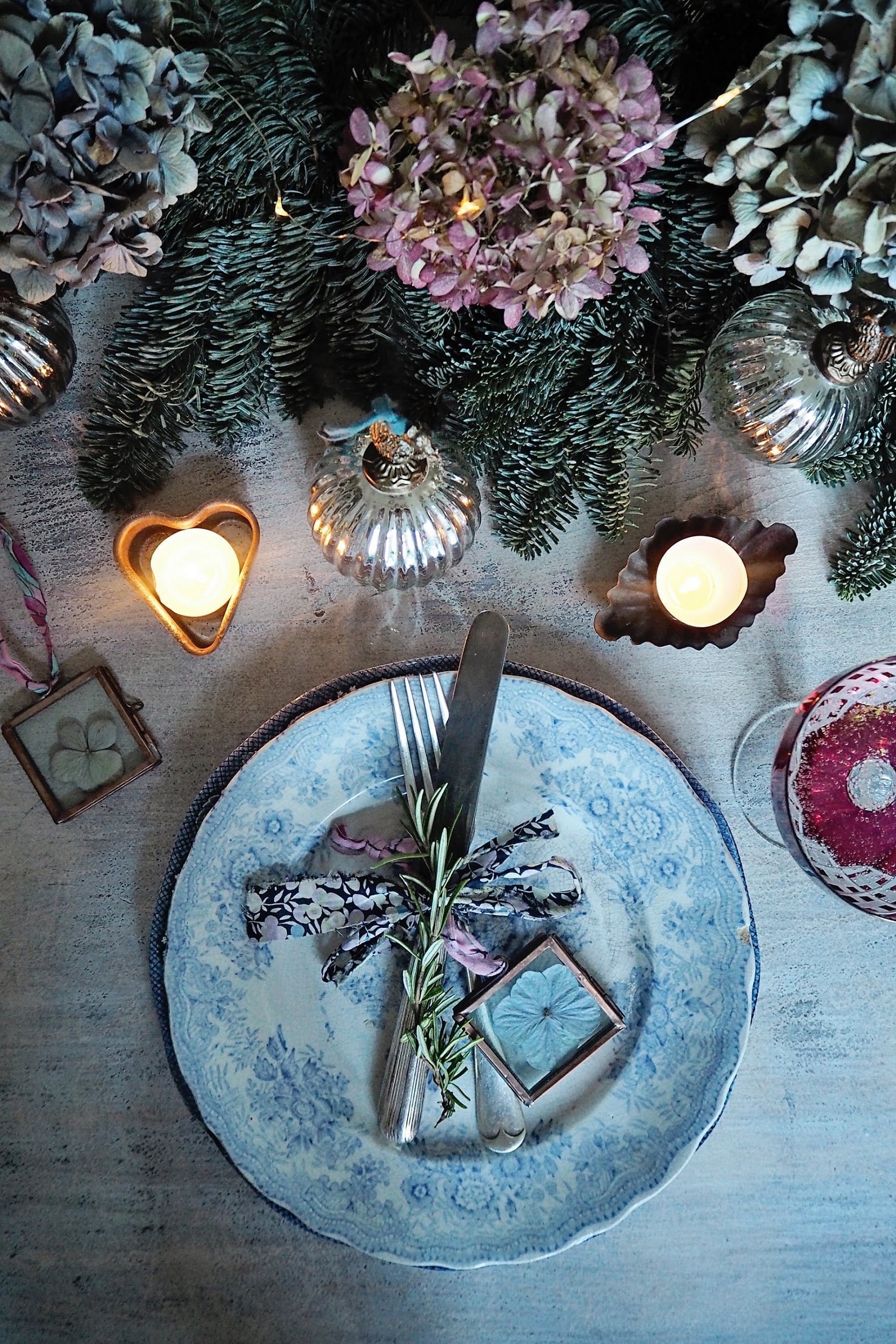 Vánoční prostírání stolu