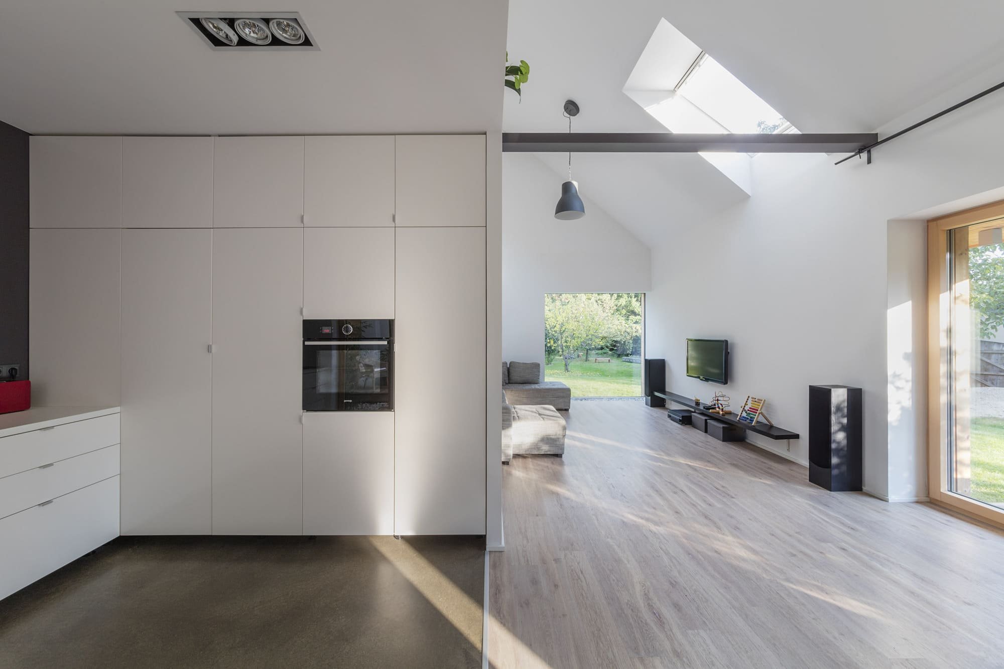 V interiéru jde hlavně o vzdušnost, jednoduchost a čistotu