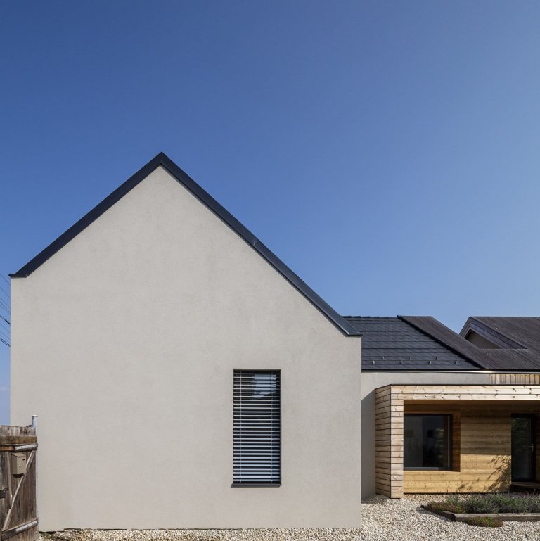 Ze starého stavení má moderní venkovský dům