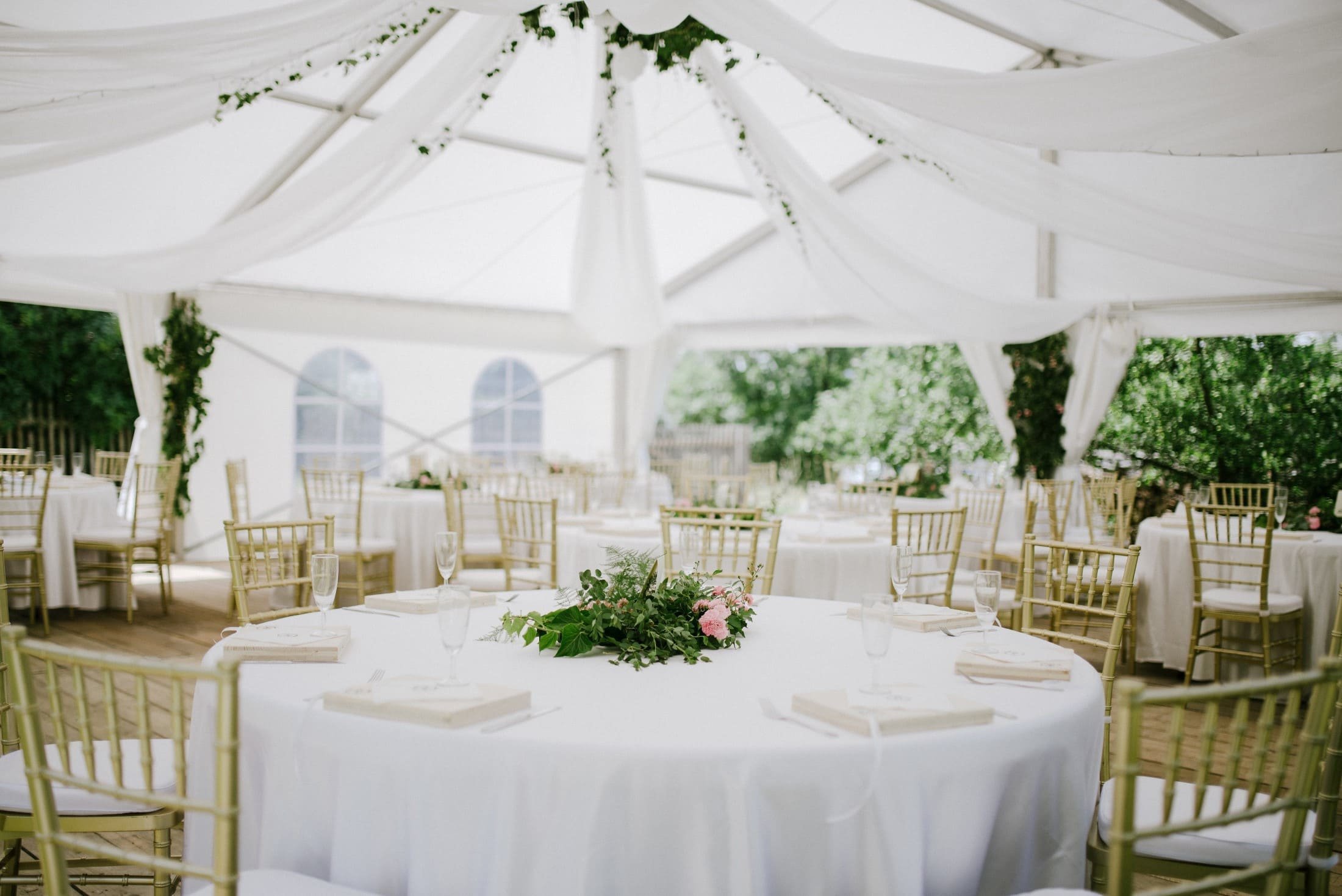 Zpustošenou stodolu proměnili v kouzelné místo