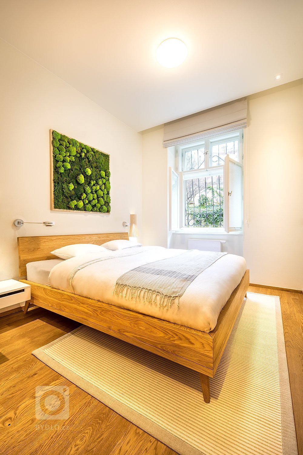 Kompletní návrh, realizace a celková rekonstrukce bytu na Vinohradech... v jednoduchém stylu s čistými liniemi, v neutrálních tónech a s užitím přírodních…