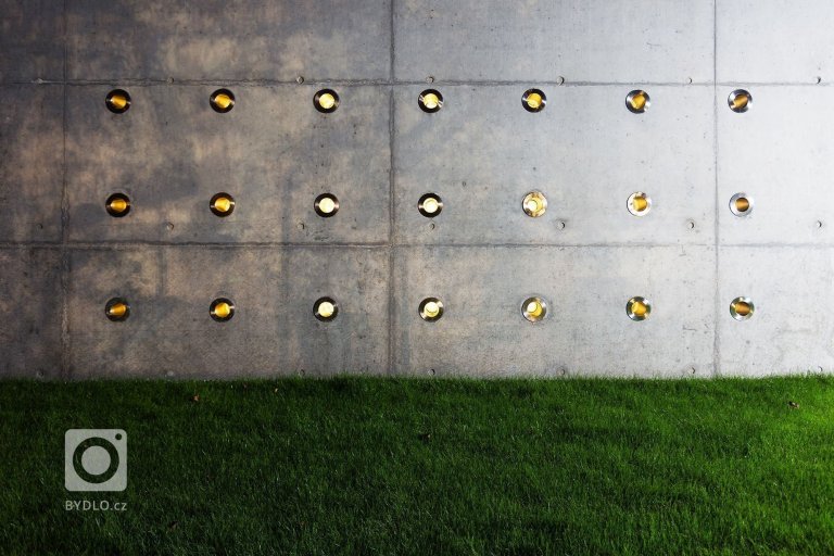 add picture to album