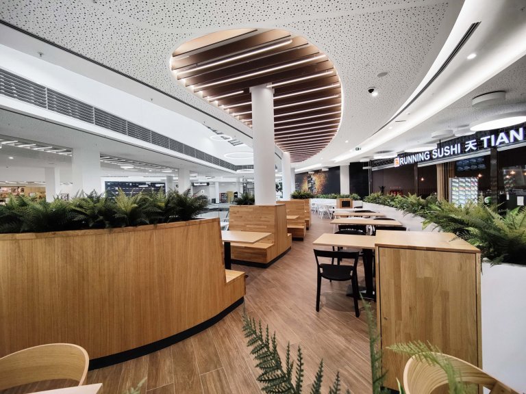 Foodcourt a společné prostory v nákupním centru