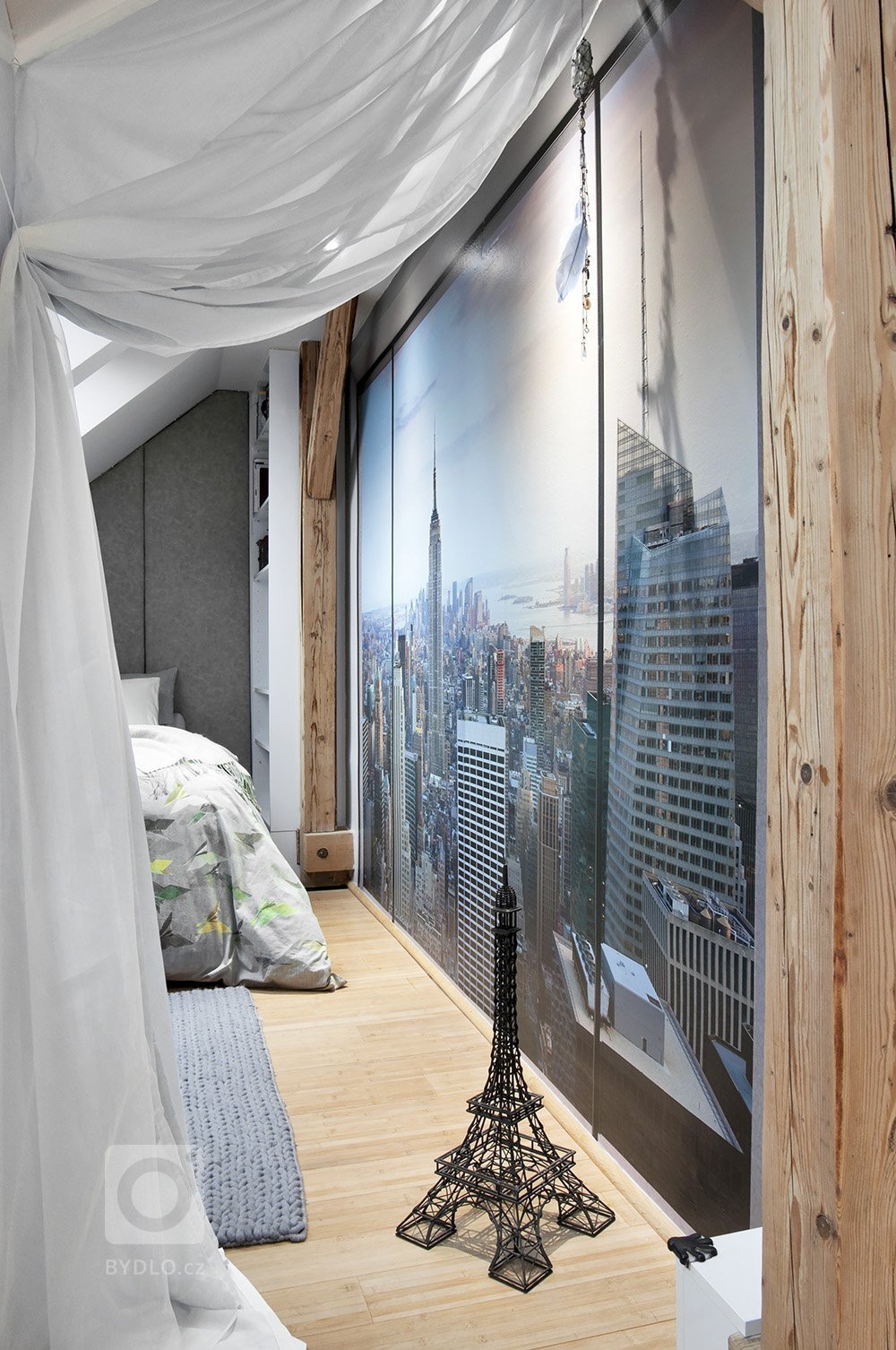 Bydlení v&nbsp;přírodě by bylo ideální, což nebylo kvůli práci a aktivitám možné. Proto se mladá rodina po šesti letech v&nbsp;mezonetovém bytě rozhodla pro…