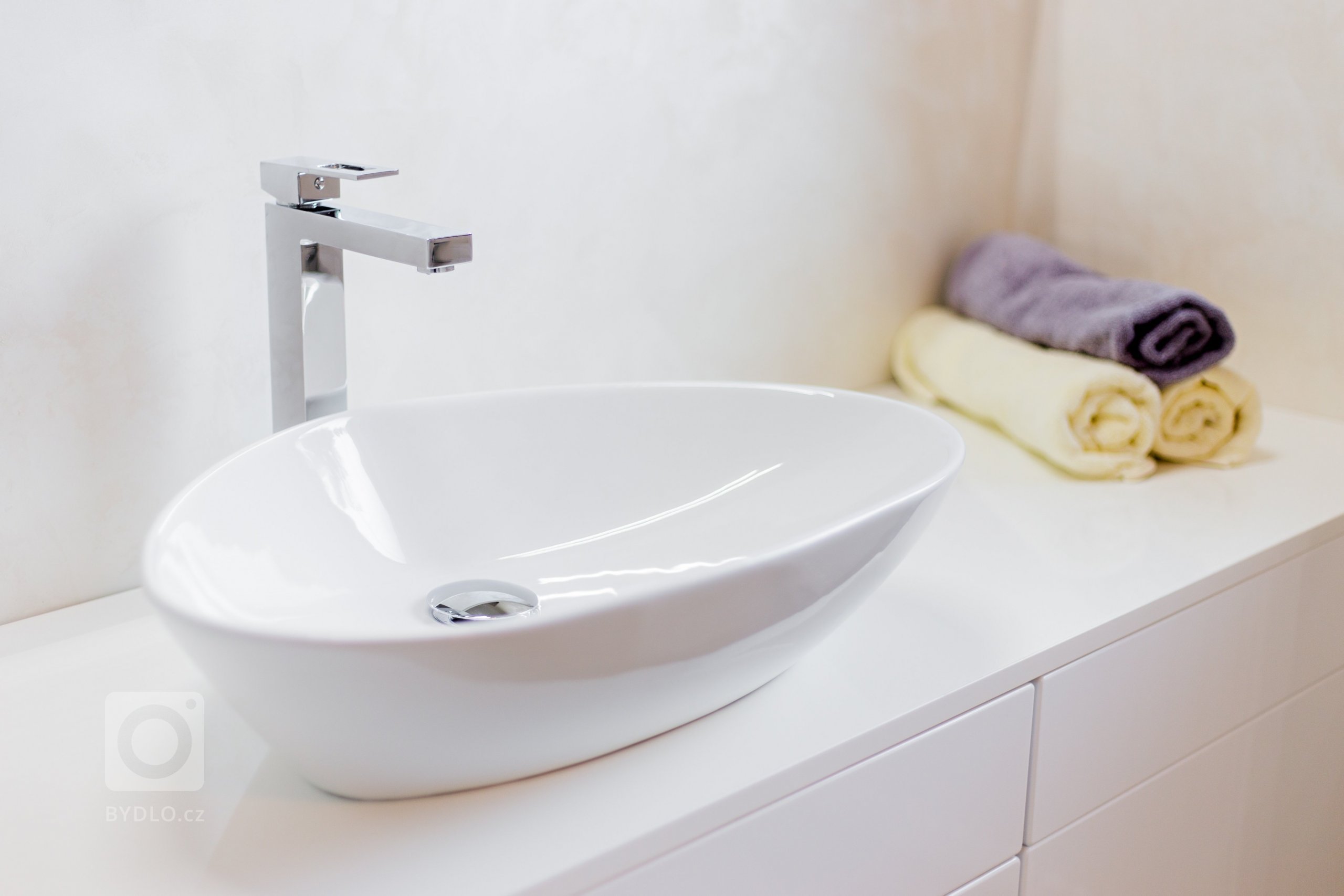 Postarší vilku nedaleko Kolína si vybrali mladí manželé jako svůj nový domov a útočiště pro klidný život s&nbsp;rychlým dosahem do hlavního města. Dům však již…