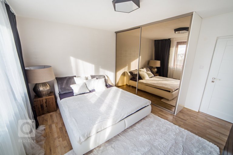 add picture to album