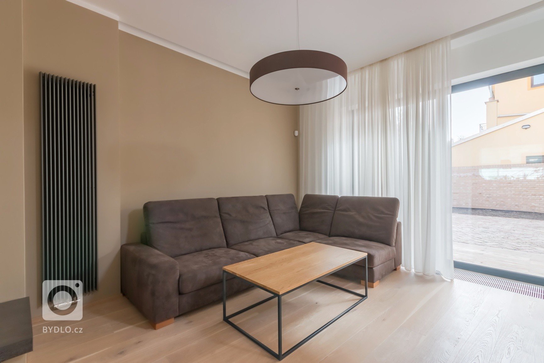 Nový dům na historických sklepech, to je výsledek našeho citlivého snažení, které se inspirovalo požadavky investora. Ladění detailů jsme zvládli na jedničku.…