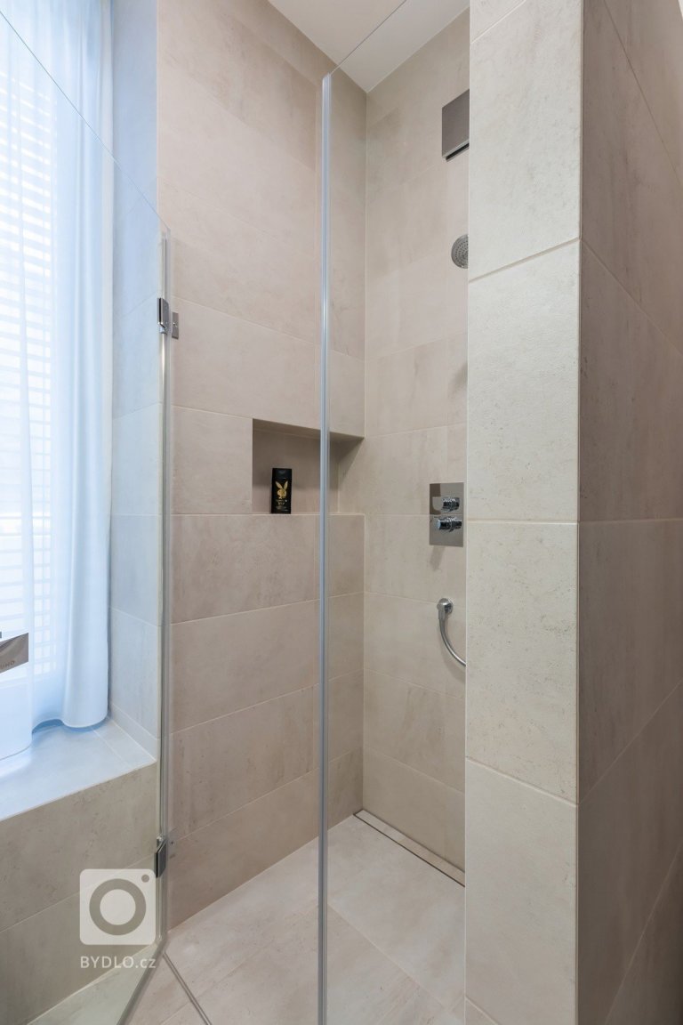 add picture to album