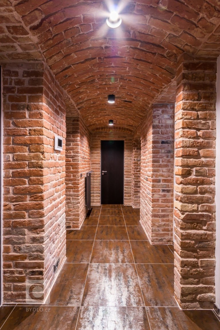 Nový dům na historických sklepech, to je výsledek našeho citlivého snažení, které se inspirovalo požadavky investora. Ladění detailů jsme zvládli na jedničku.…