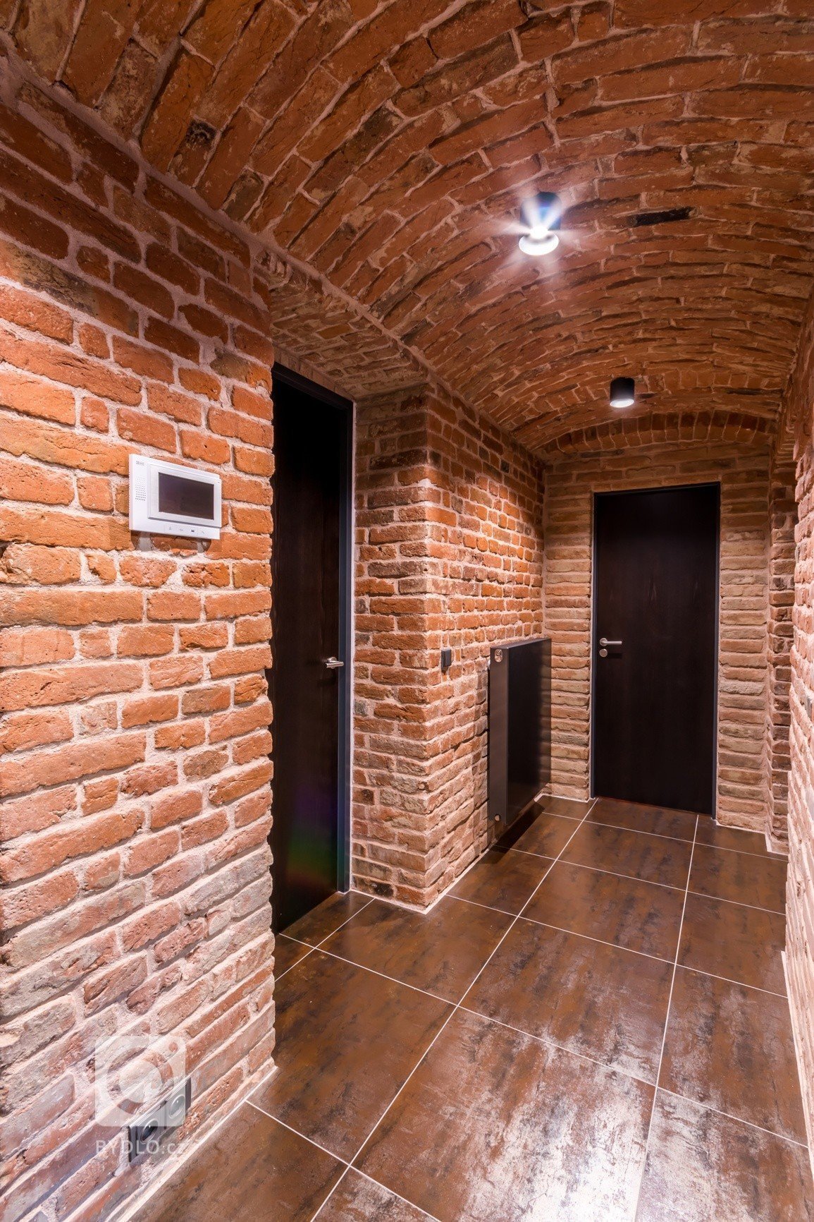 Nový dům na historických sklepech, to je výsledek našeho citlivého snažení, které se inspirovalo požadavky investora. Ladění detailů jsme zvládli na jedničku.…