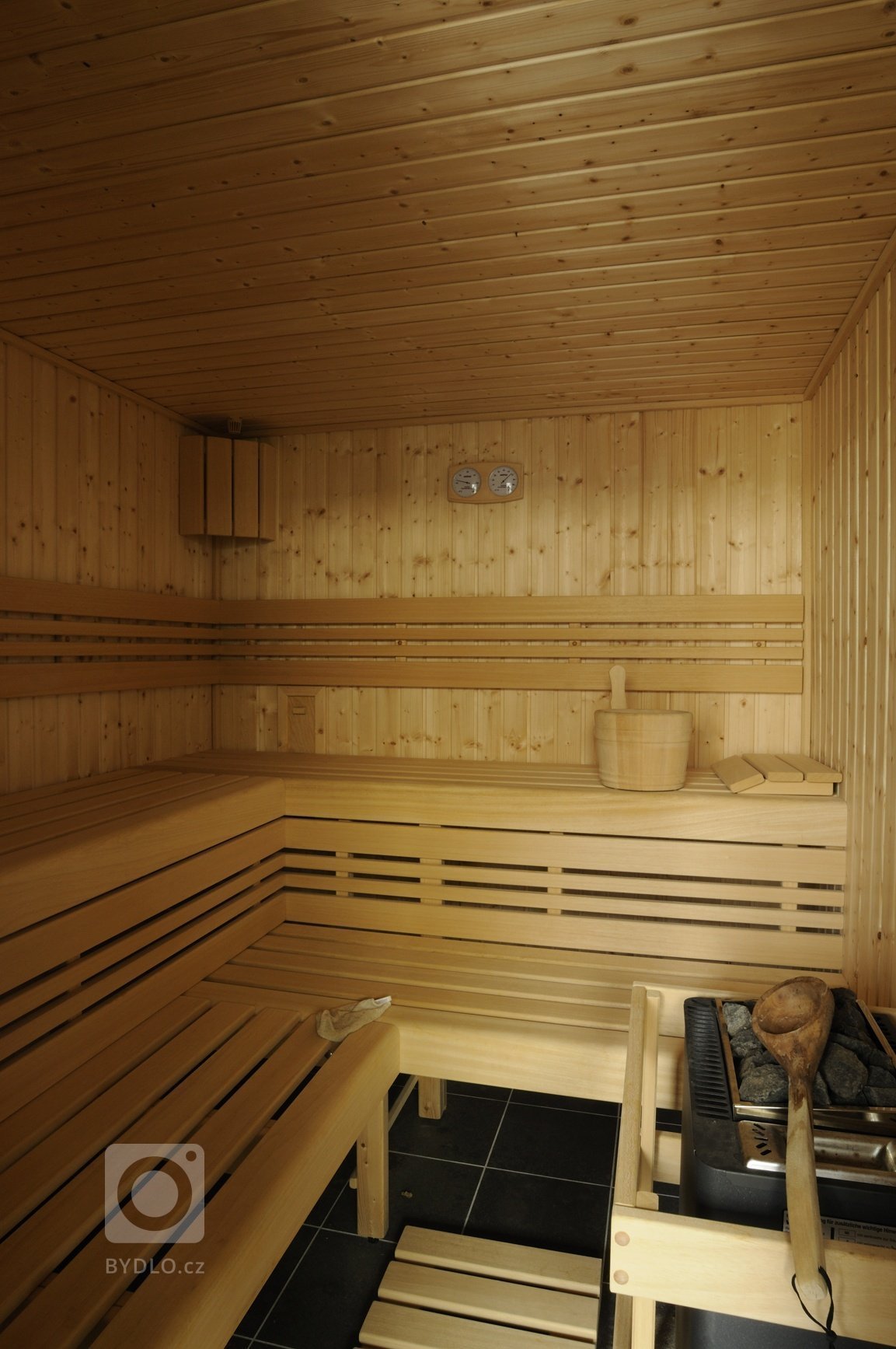 Výjimečná realizace ve výjimečném domě zahrnula výrobu nábytku na míru i praktické stavební úpravy. Podstata novostavby domu, stojícího nedaleko lesa v&nbsp…