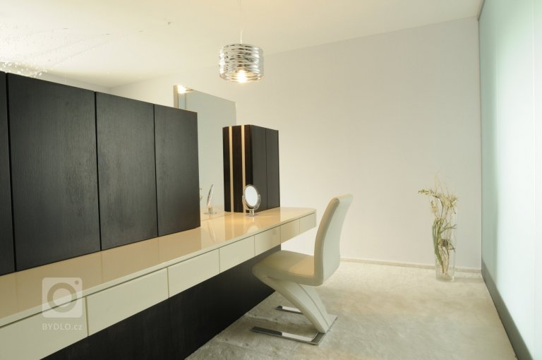 add picture to album