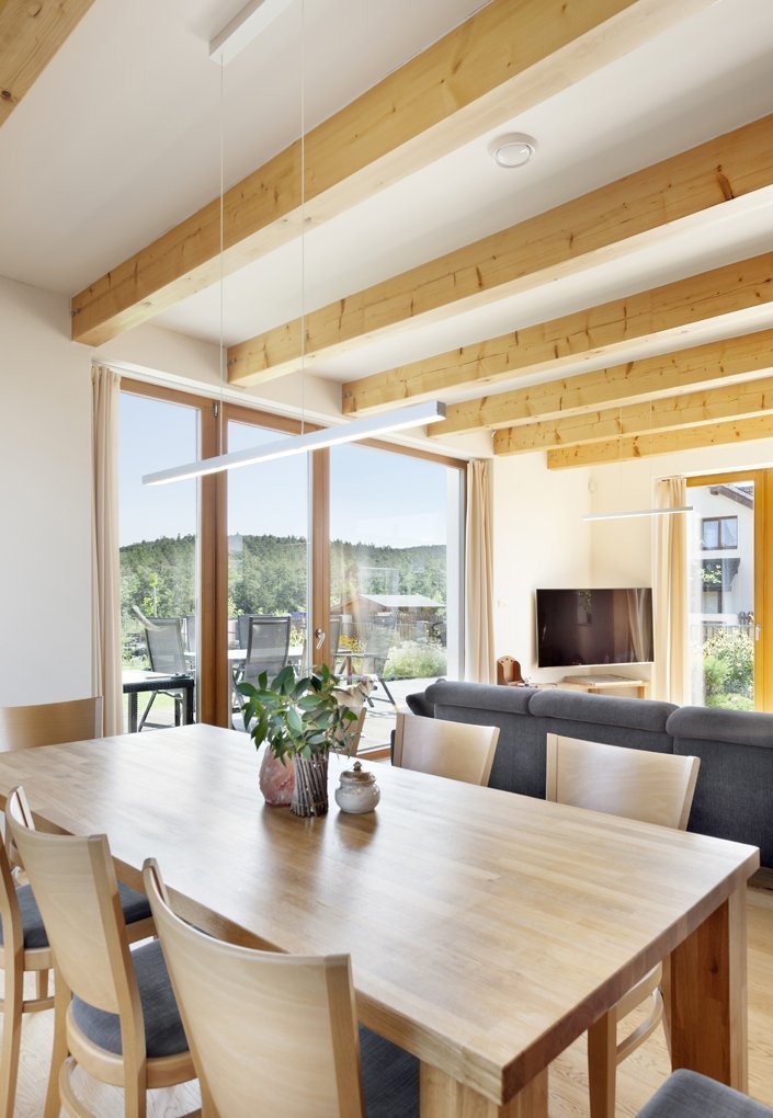 Rodinný dům byl navržen jako průnik tradiční architektury lidového stavění na venkově a současných&nbsp;potřeb moderního bydlení. Ukázalo se, že převzaté…