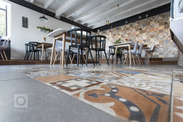 Tento prostor jsme ve dvou měscích přetvořili z kanceláří na BISTRO, které teď můžete navštívit cestou na náplavku. Bistro se nachází na rohu Palackého náměstí…