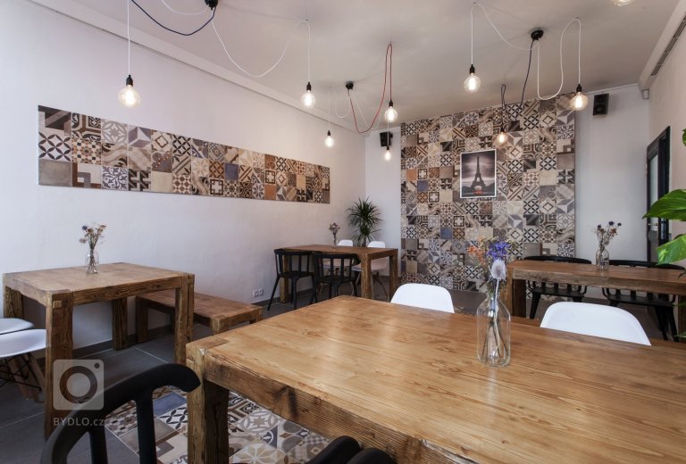Tento prostor jsme ve dvou měscích přetvořili z kanceláří na BISTRO, které teď můžete navštívit cestou na náplavku. Bistro se nachází na rohu Palackého náměstí…