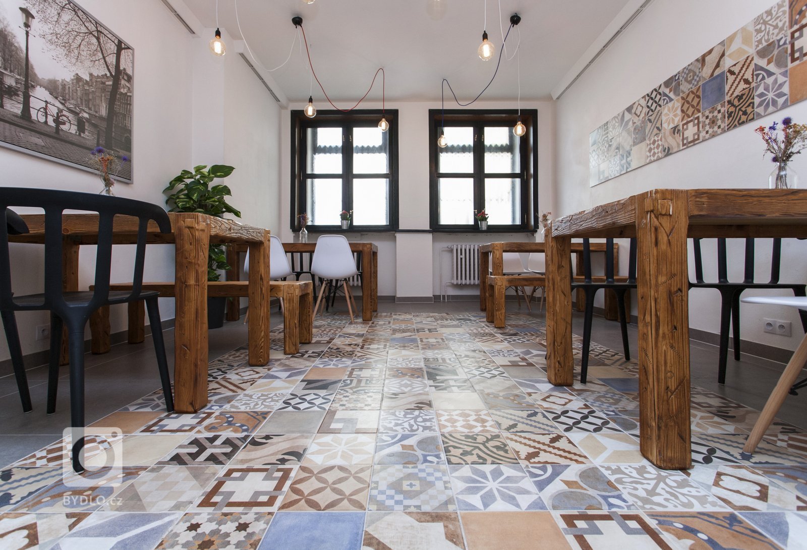 Tento prostor jsme ve dvou měscích přetvořili z kanceláří na BISTRO, které teď můžete navštívit cestou na náplavku. Bistro se nachází na rohu Palackého náměstí…