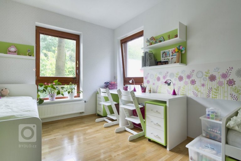 Tento dětský pokojíček vznikl na přání dvou holčiček, které jsou ve věku 6 a 11 let. I přesto, že holčičky jsou ještě docela malé, tak byl požadavek udělat…