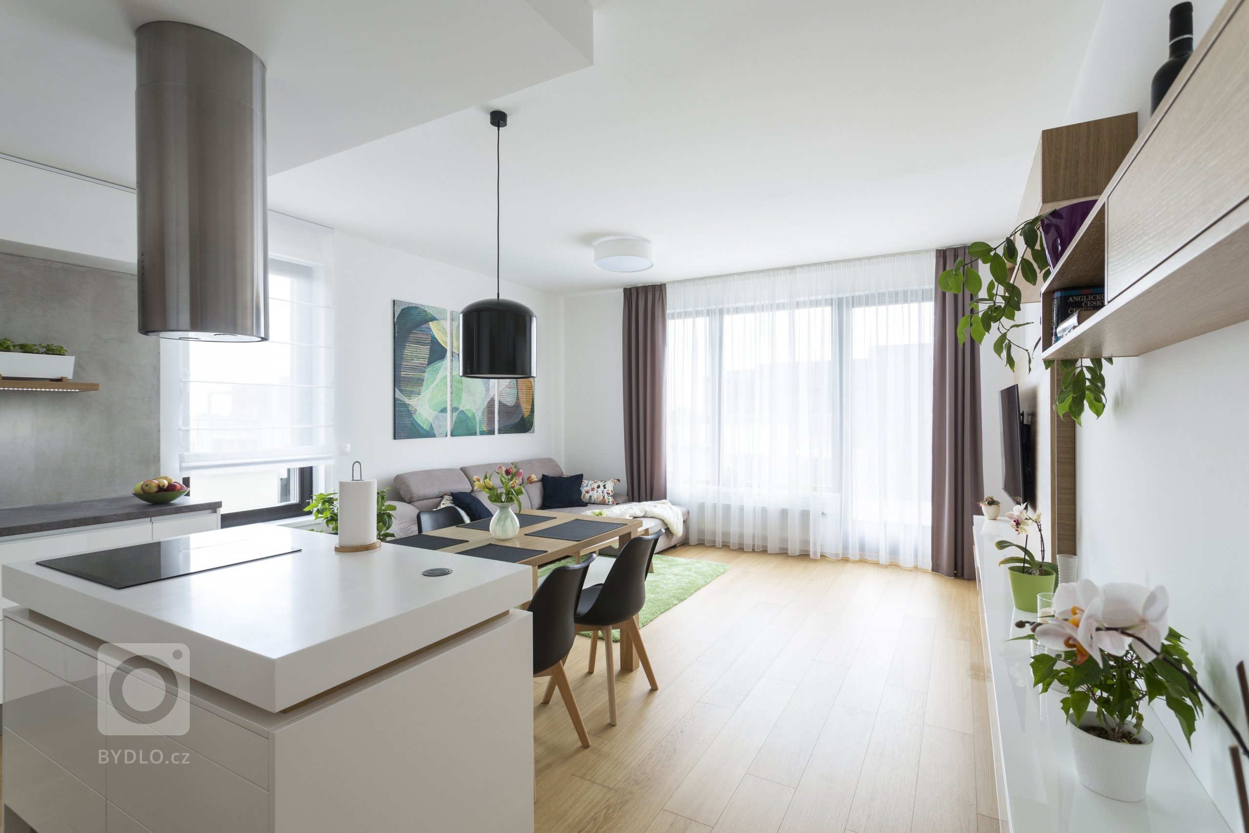 Developerský projekt, který nabízí klidné bydlení v zaleni a&nbsp;přitom je v Praze. Byt 3kk s ohromnou terasou, výhledem do okolí, tříčlenná rodina a omezený…