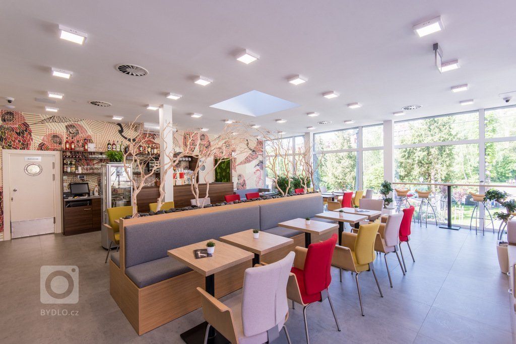 Cafe Slávia v Luhačovicích vzniklo za neuvěřitelné 2 měsíce. Když mě v březnu majitel oslovil, že by chtěl vypracovat návrh na kavárnu, kterou by rád před…