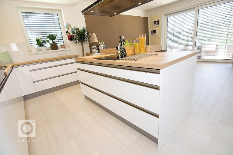 add picture to album