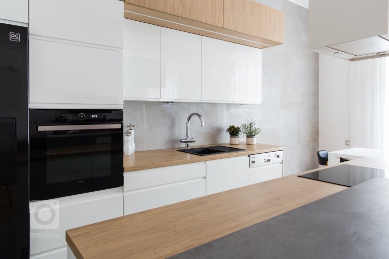 add picture to album