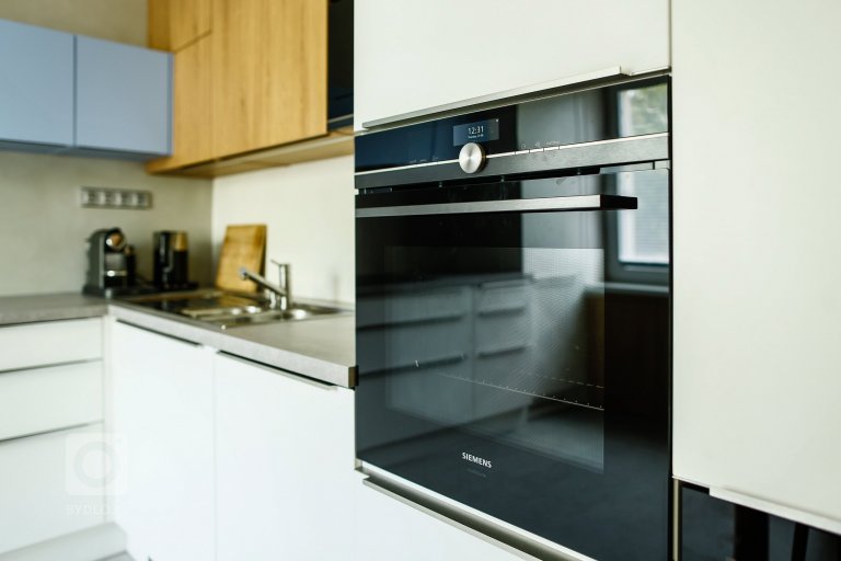 add picture to album