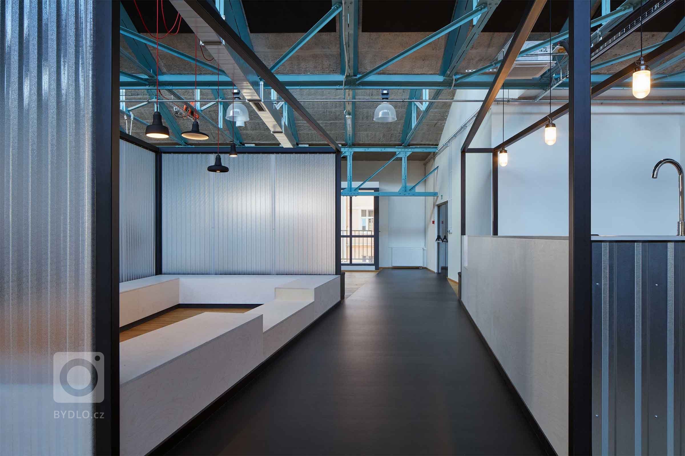 Ocenění Kanceláře roku 2018


Jak skloubit německou preciznost a českou živelnost? Nové administrativní prostory pro pražskou pobočku jedné z největších…