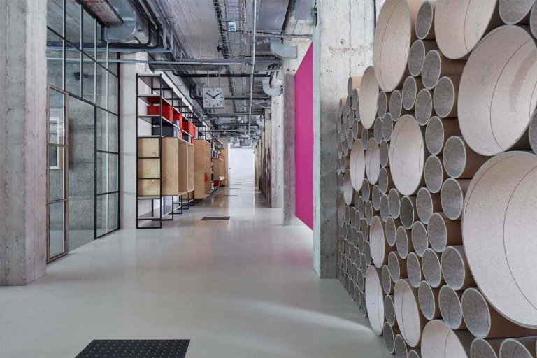 Ocenění Kanceláře roku 2017

Přestěhovat za pouhé tři měsíce komunikační agenturu Czech Promotion ze slavné Winternitzovy vily do nerekonstruovaných prostor…