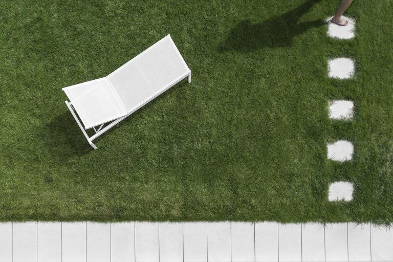 Rodinná vila v Petrovicích, se nachází v&nbsp;blízkosti vodní nádrže Hostivař, je zasazena do relativně malého rovinatého pozemku vilové čtvrti.

Velikost…