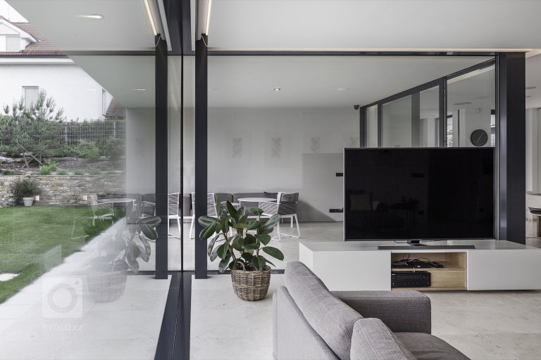 add picture to album