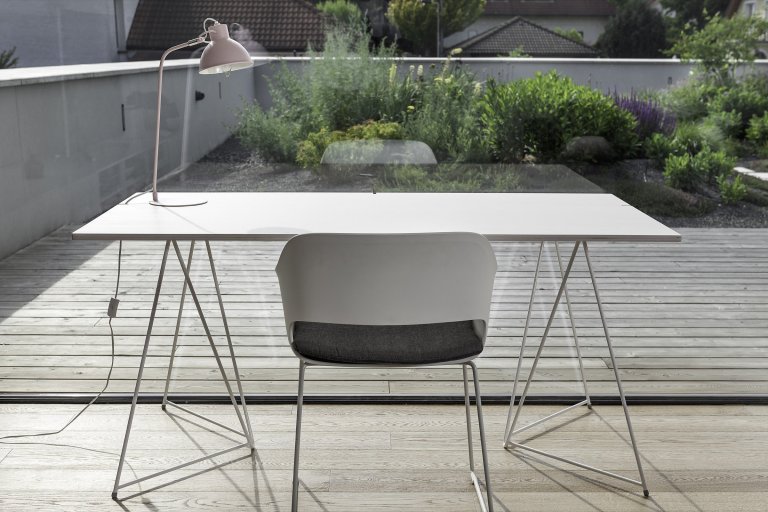 Rodinná vila v Petrovicích, se nachází v&nbsp;blízkosti vodní nádrže Hostivař, je zasazena do relativně malého rovinatého pozemku vilové čtvrti.

Velikost…