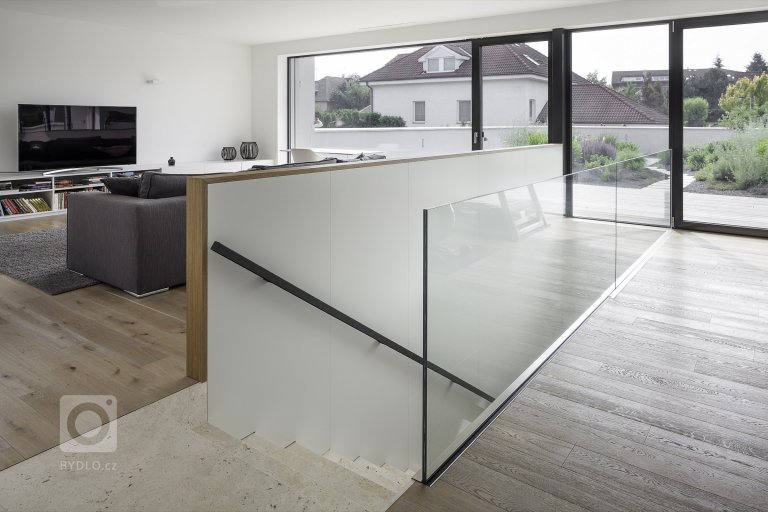 add picture to album