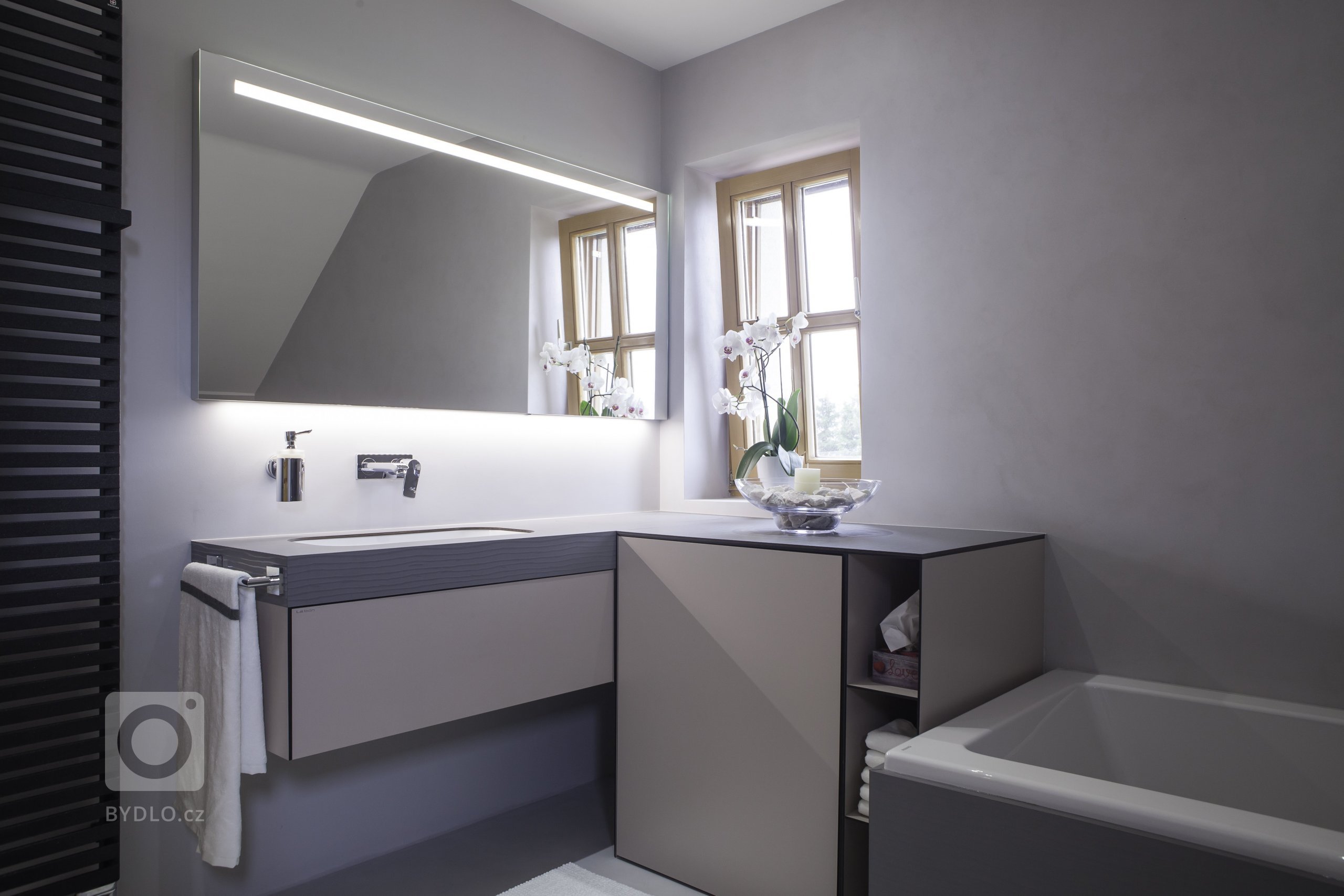 Vše začalo požadavkem na nábytek do koupelny. Nakonec LE BON navrhl a realizoval kompletní interiér. Protože v tomto domě byla už řada prvků, jako podlahy,…